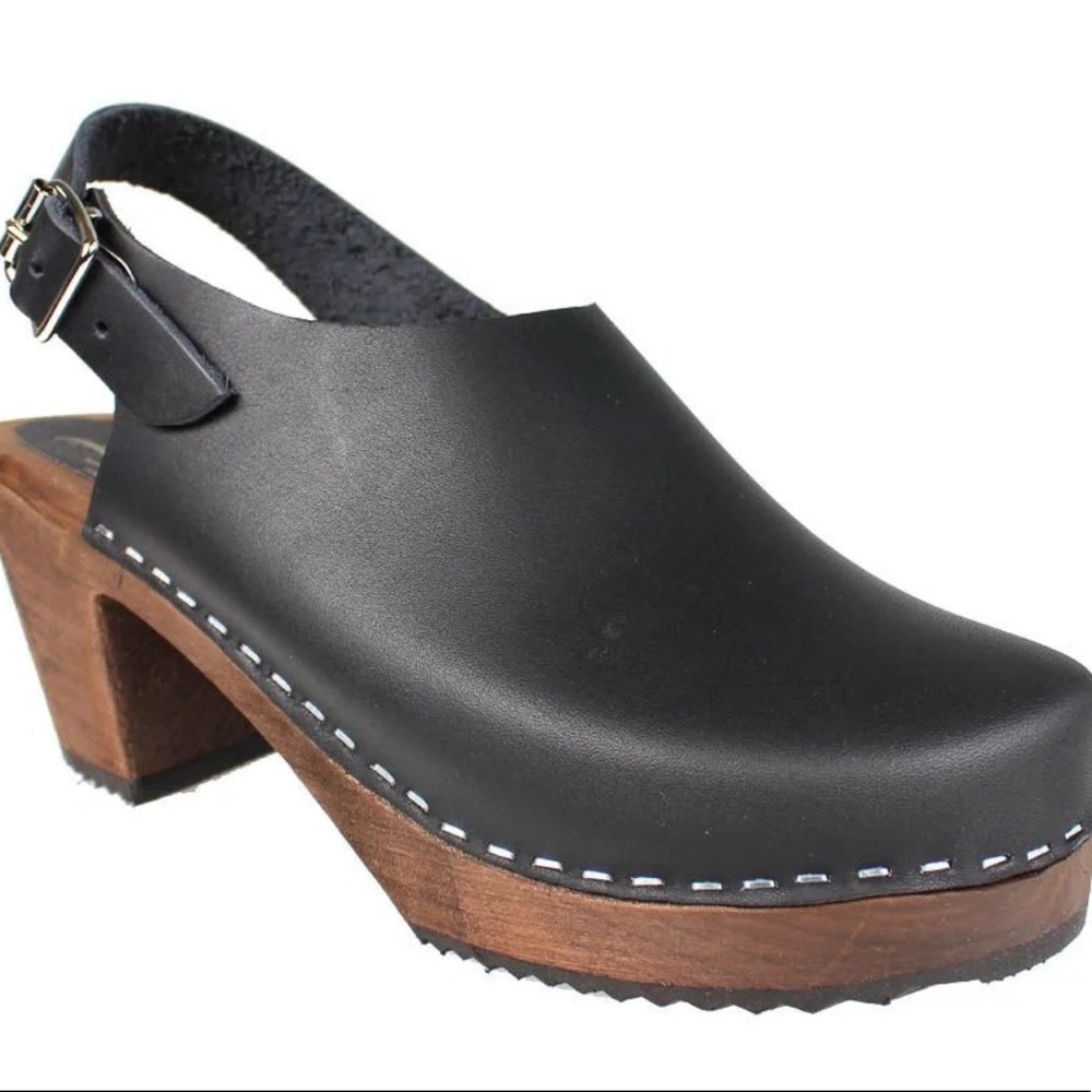 Lotta Sling Black on Brown Base